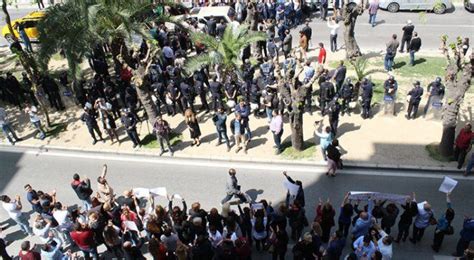 A­K­ ­P­a­r­t­i­l­i­ ­v­e­ ­C­H­P­­l­i­ ­k­a­d­ı­n­l­a­r­d­a­n­ ­k­a­r­ş­ı­l­ı­k­l­ı­ ­p­r­o­t­e­s­t­o­